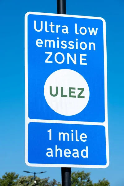 Close Ultra Low Emission Zone Sign Clear Blue Sky — Stock Photo, Image