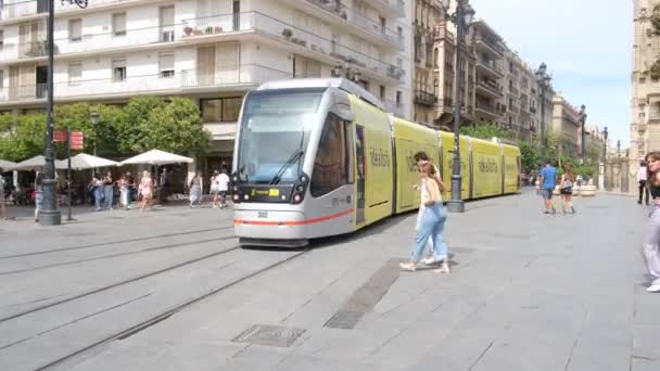 Sewilla Hiszpania Września 2022 Zdjęcia Panoramiczne Tramwaju Elektrycznego Przejeżdżającego Przez — Wideo stockowe