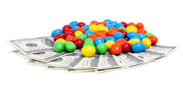 Beyaz arka plan üzerinde izole para ile renkli şeker