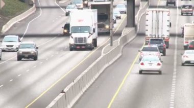 Portland, oregon çevre yolu üzerinde trafik.
