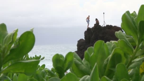 Jump into the water from the rock — Stock Video