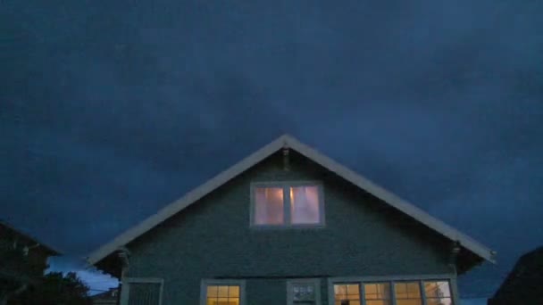 Clouds flying over the house during the day — Stock Video