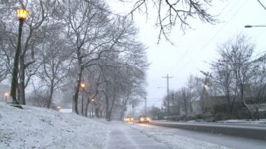 Portland, oregon yollar Blizzard koşulları karda Araba sürme araçlar ile dolu.