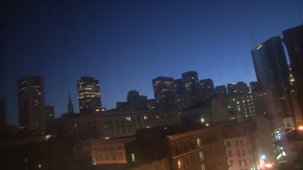 Яскраве світло в нічному місті — стокове відео