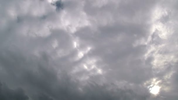 Nubes oscuras — Vídeo de stock