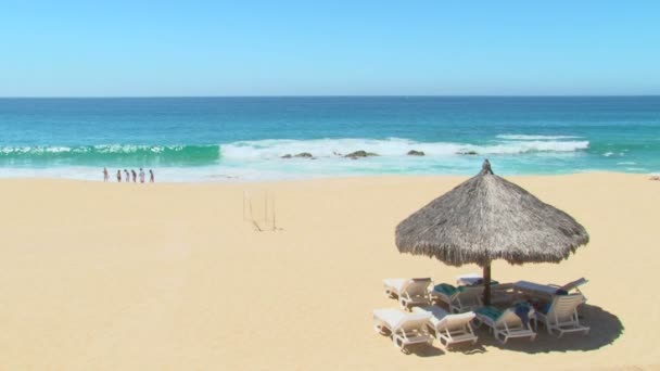 Relájese en la playa — Vídeos de Stock