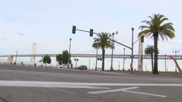 SAN FRANCISCO - CIRCA OCTUBRE 2010: El Embarcadero en San Francisco, California con motor deportivo rápido y exótico rev. . — Vídeos de Stock