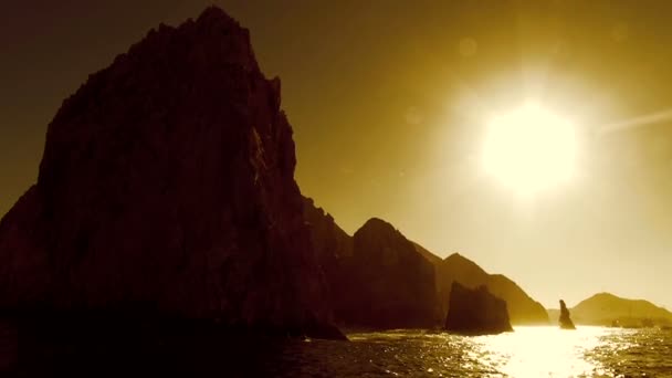Yüzen Cabo san lucas, Meksika dışında kemer, land's end. — Stok video