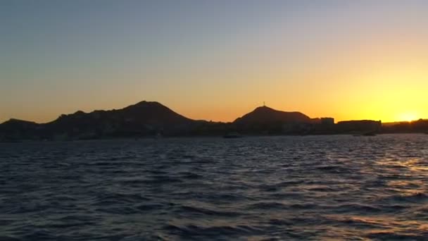 Perfect sunset over Cabo San Lucas, Mexico and ocean water from cruise ship. — Stock Video