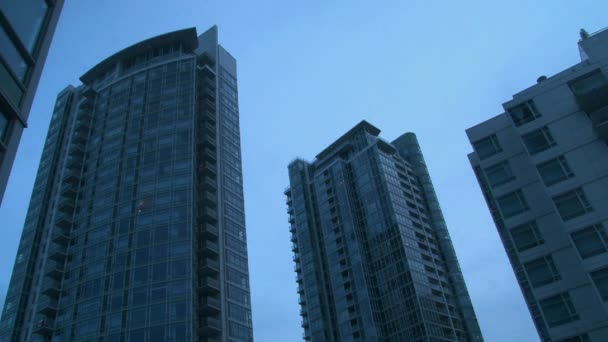 Clouds flying over skyscrapers — Stock Video