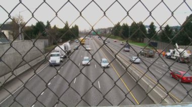 Portland, oregon çevre yolu üzerinde trafik.