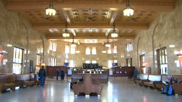 PORTLAND, OREGON - CIRCA FEBRUARY 2012: waiting at Portland Oregon train station — Stock Video