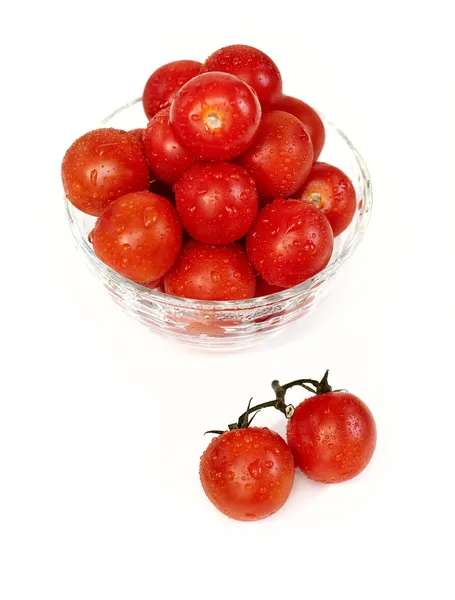 Tomates cherry en un tazón de vidrio — Foto de Stock