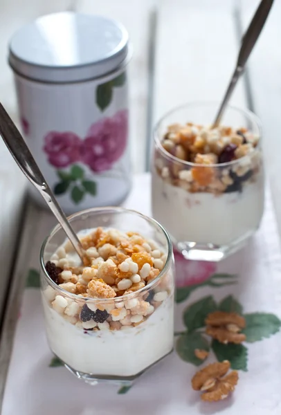 Gluten fri müsli med naturell yoghurt — Stockfoto