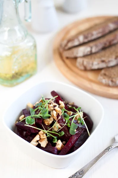 Insalata di barbabietole con noci — Foto Stock