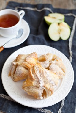 Dekoratif bir plaka üzerinde bir ciro