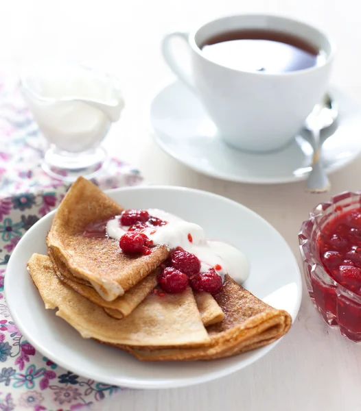 Ahududu reçeli ile Pancakes