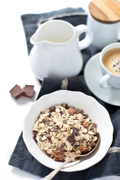 Chocolade muesli met melk — Stockfoto