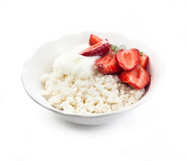 Cottage cheese and strawberries — Stock Photo, Image