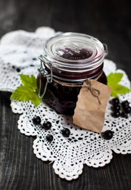 Siyah frenk üzümü reçeli