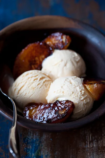 Apricot ice cream — Stock Photo, Image