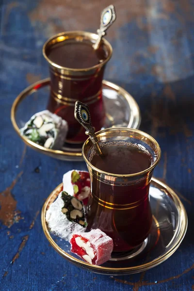 Té turco y delicias —  Fotos de Stock