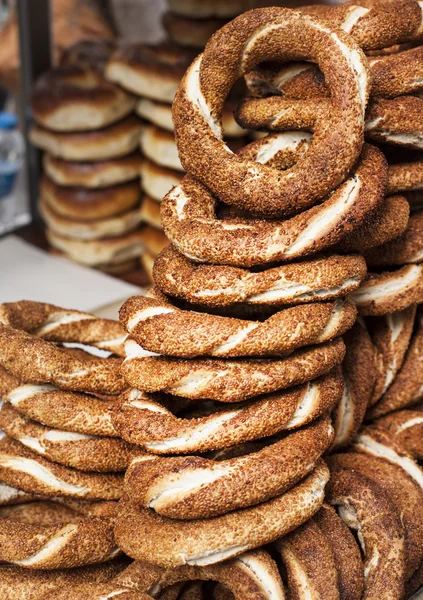 Türkisches Bagel-Brot auf den Straßen von Istanbul — Stockfoto