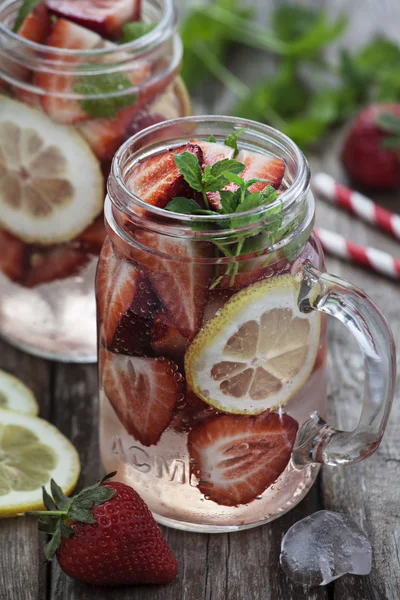 Strawberry water — Stock Photo, Image