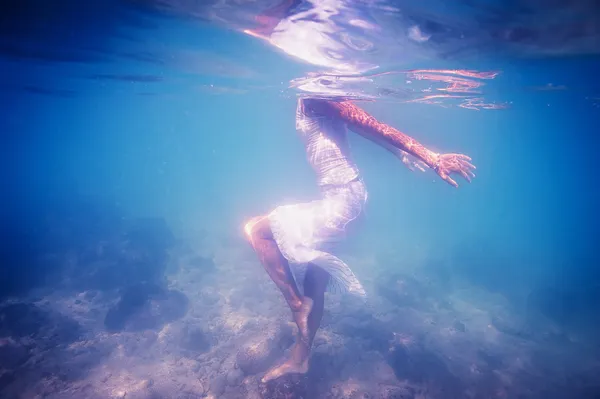 Underwater woman portrait with white dress into the sea. — Stock Photo, Image