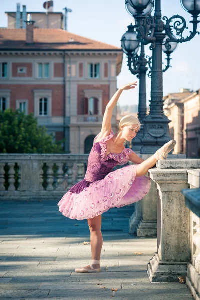 Young beautiful ballerina jumping in Bologna - Pincio, Italy. Ba — Stock Photo, Image