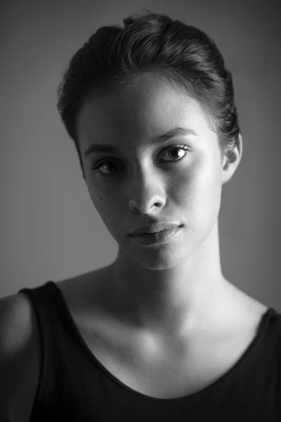 Beautiful woman close up portrait. Black and white image. — Stock Photo, Image