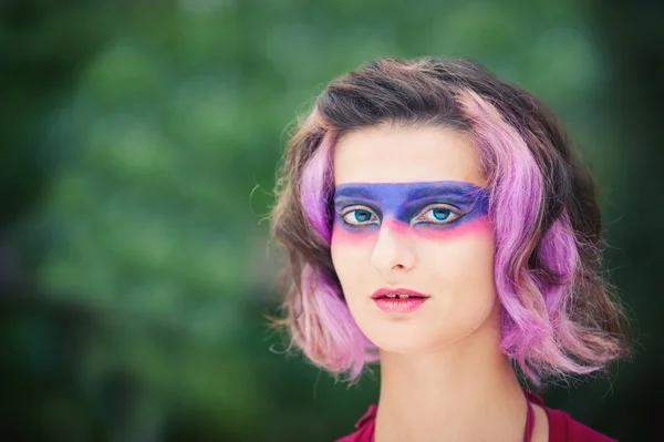 Kreativa makeup av vacker flicka. — Stockfoto