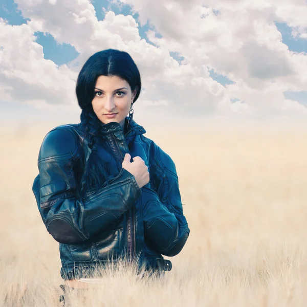 Portrait of beautiful woman with leather jacket in golden wheat — Stock Photo, Image