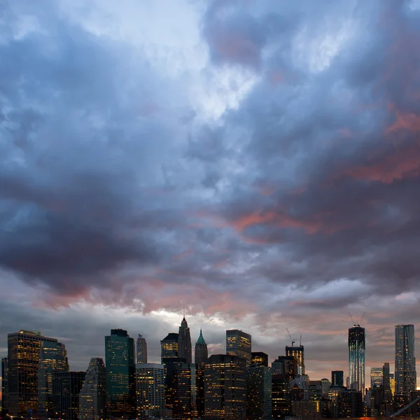 全景拍摄的曼哈顿天际线从布鲁克林大桥 — 图库照片