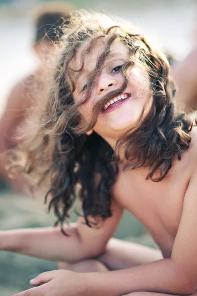 Retrato de niña joven . —  Fotos de Stock