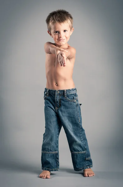 Young boy posing. Studio portrait with grey background. — Stock Photo, Image