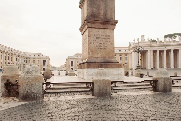 St. Peter's square in Vatican, Rome, Italy. — Stock Photo, Image