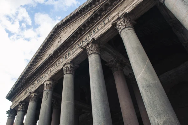 Buitenaanzicht van het pantheon, een oude Romeinse tempel in rome — Stockfoto