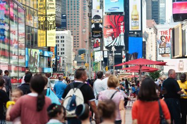 New York City - Haziran 28: Times Meydanı olan yoğun turist INTERSEC