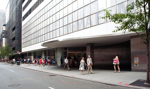 modern Sanat Müzesi, new york city, ny için 25 Haziran 2012 tarihinde girme. moma koleksiyon nesneleri tasarım ve 150. 000'den fazla sanat eserleri dahil büyümüştür.