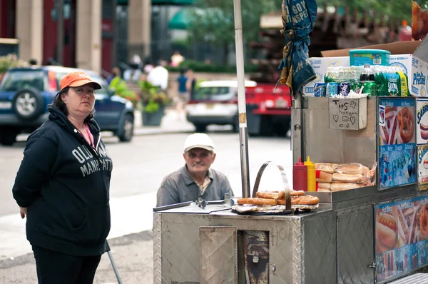 NUEVA YORK CITY - 24 de junio: Vendedor de alimentos en Nueva York el 24 de junio de 2012. Nuevo —  Fotos de Stock