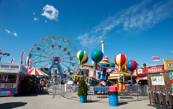 NEW YORK - JUNE 27: Coney Island's Wonder Wheel on June 27, 2012