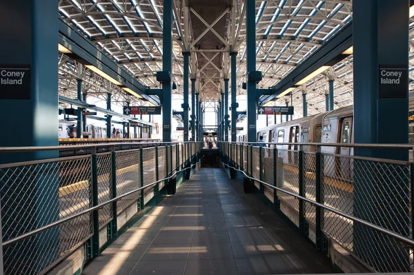 New york - juni 27: stillwell avenue u-bahnstation am juni 27, — Stockfoto