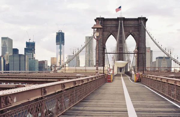 Бруклинский мост в Нью-Йорке. — стоковое фото