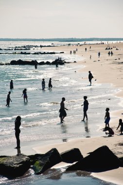 Coney Island kumlu plaj, new York'un tadını çıkarıyor
