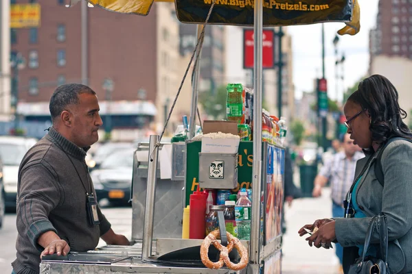 ニューヨーク - 6 月 24 日： 2012 年 6 月 24 日に nyc の食糧売り手。新機能 — ストック写真