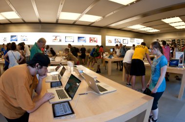 New York City - 23 Haziran: Apple Store 5 ziyaret.