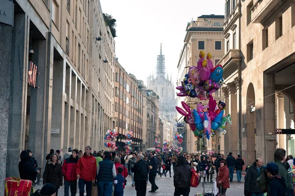 MILAN, ITALIE - 25 FÉVRIER : profiter du Carnaval de Corso Vittori — Photo