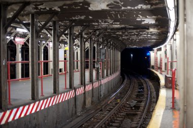 new york city metro metro tünelinde