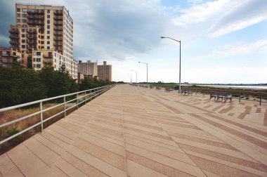 kıyı şeridi binalar ve esplanade far rockaway Beach. New york city